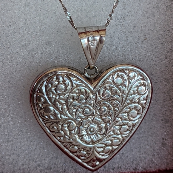 10K Solid White Gold Filigree Heart Necklace + Chain 18.5” 3.10g Pendant - Picture 4 of 11